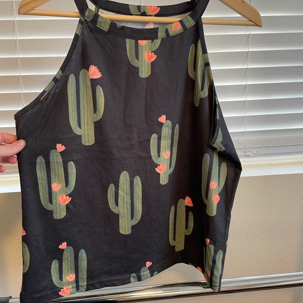 High neck line, cactus tank